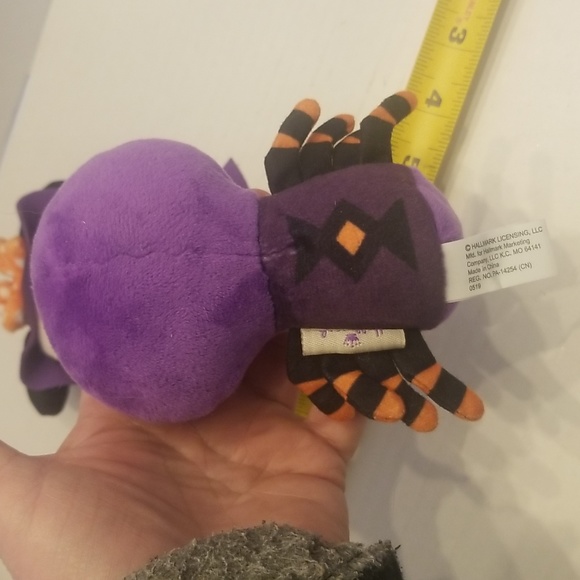 Hallmark Itty Bitty's Halloween Disney Minnie Mouse & Spider - Picture 8 of 10